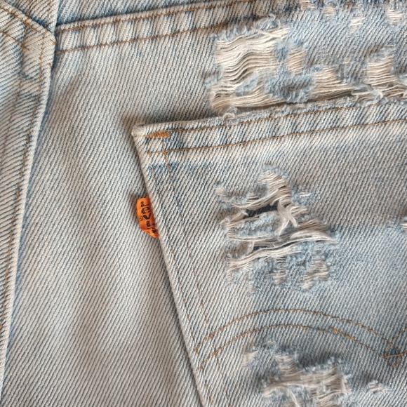 Distressed Levi's Jean Shorts - Picture 3 of 3